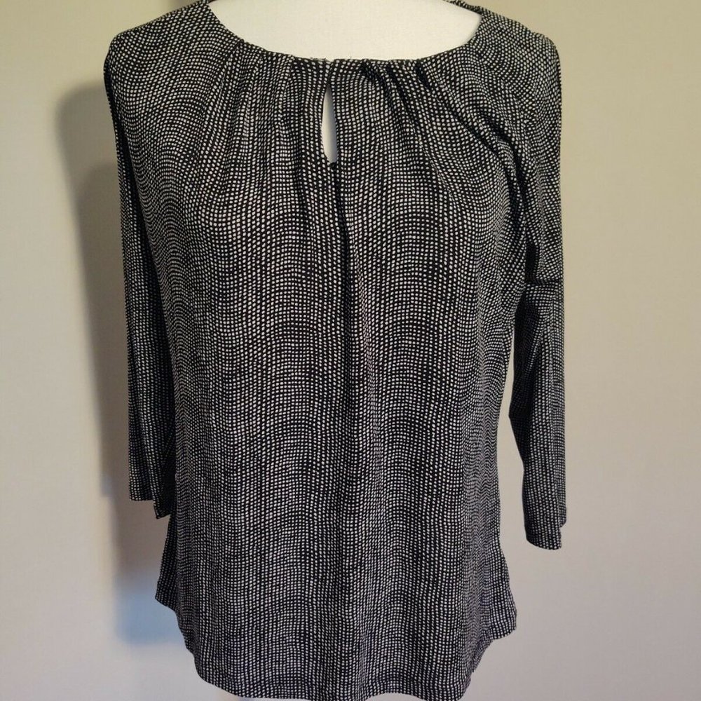 Liz Claiborne Keyhole Front Patterned Top - Sz. M